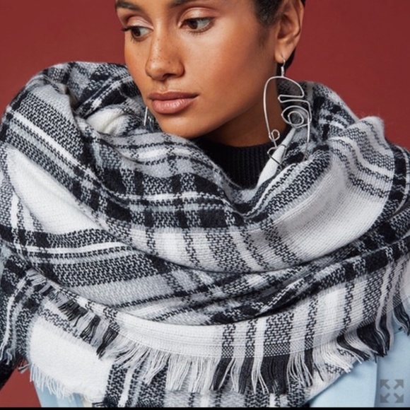 NEW Black and white plaid Modcloth Scarf Wrap - Picture 2 of 3